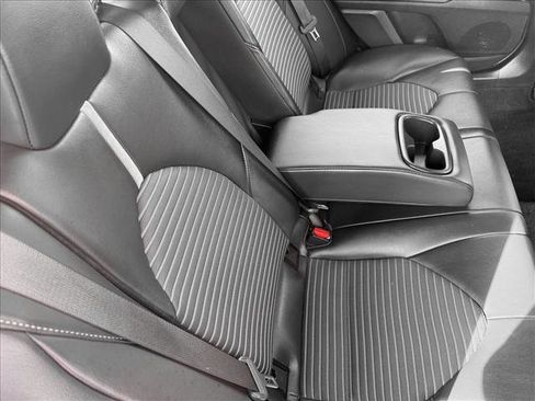 Used 2024 Toyota Camry SE image 18