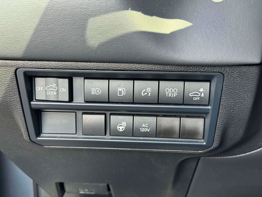 Used 2025 Toyota Tundra Platinum w/ TRD Off-Road Package AWD/4WD image 21