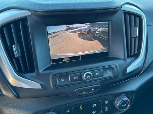 Used 2024 GMC Terrain SLE image 12