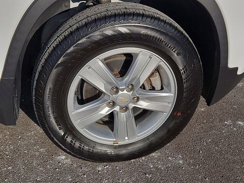 Used 2022 Chevrolet Trax LT w/ LT Convenience Package image 8