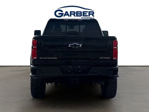 Used 2024 Chevrolet Silverado 2500 ZR2 w/ Technology Package image 4