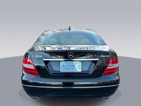 Used 2013 Mercedes-Benz C 300 4MATIC Sedan image 4