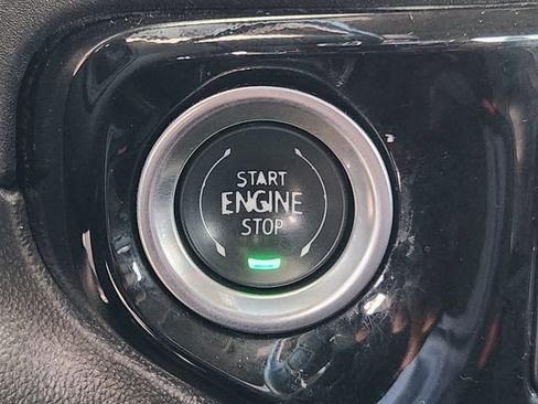 Used 2025 GMC Sierra 1500 SLT AWD/4WD image 19