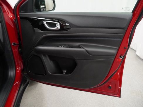 New 2026 Jeep Compass Latitude image 32