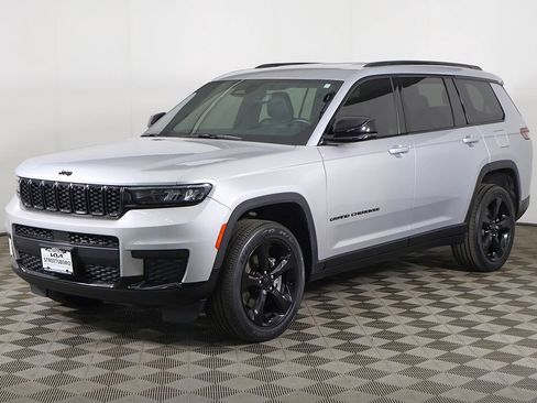 Used 2022 Jeep Grand Cherokee L Laredo AWD/4WD image 8