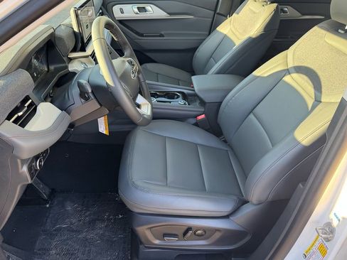 New 2026 Ford Explorer Active w/ Active Comfort Package image 8