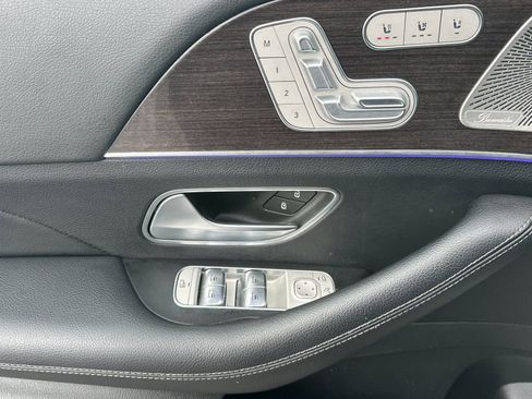 Used 2021 Mercedes-Benz GLS 450 4MATIC image 11