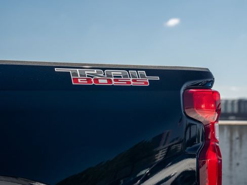 Used 2020 Chevrolet Silverado 1500 LT Trail Boss w/ Convenience Package AWD/4WD image 12