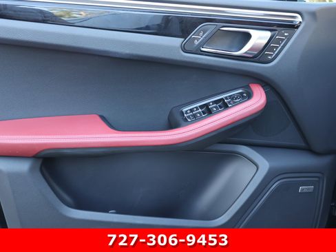 Used 2022 Porsche Macan AWD/4WD image 14