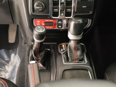 Used 2020 Jeep Gladiator Rubicon image 19