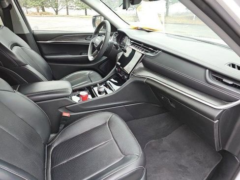 Used 2023 Jeep Grand Cherokee Limited w/ Luxury Tech Group II image 11