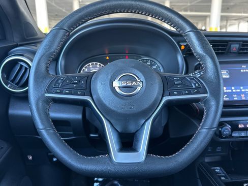 Used 2022 Nissan Kicks SR w/ Interior Electronics Package FWD image 22
