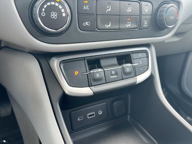 Used 2024 GMC Terrain SLE w/ Fleet Convenience Package FWD image 29