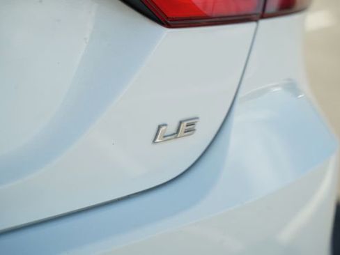 Used 2018 Toyota Camry LE image 38