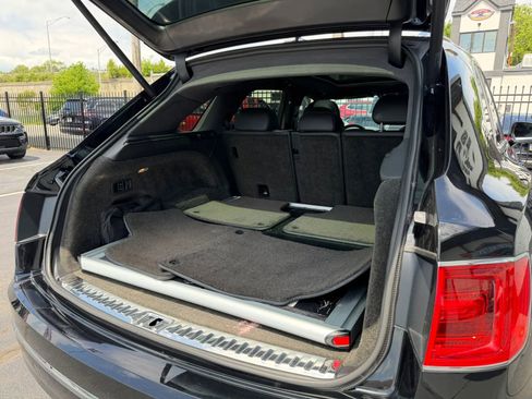 Used 2020 Bentley Bentayga AWD/4WD image 32