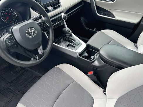 Used 2021 Toyota RAV4 XLE FWD image 16