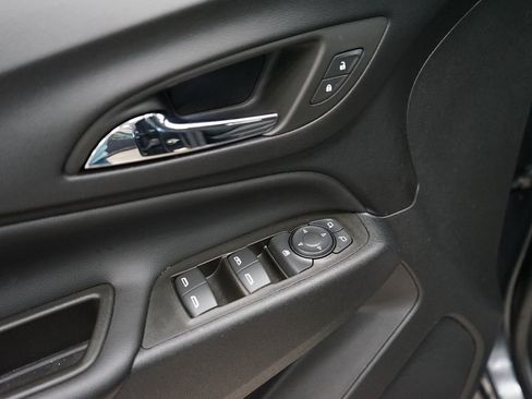 Used 2023 Chevrolet Equinox LT image 21