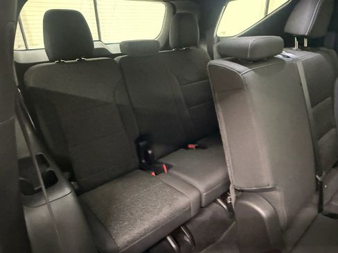 Certified 2025 Chevrolet Traverse LT w/ Sun and Wheel Package image 21