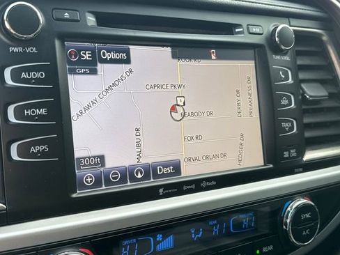 Used 2019 Toyota Highlander XLE image 26