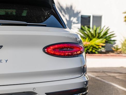 Used 2023 Bentley Bentayga Speed image 41