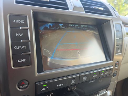 Used 2014 Lexus GX 460 w/ Premium Package AWD/4WD image 23
