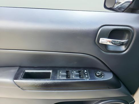 Used 2017 Jeep Patriot High Altitude image 19