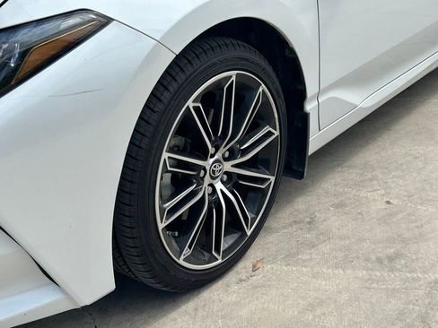 Used 2019 Toyota Avalon XSE image 9