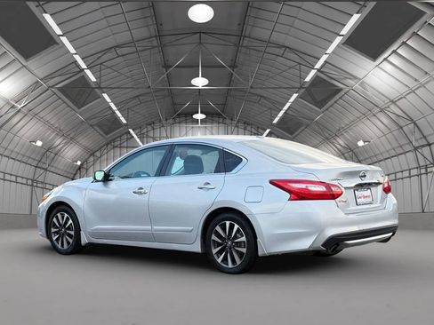 Used 2016 Nissan Altima 2.5 SV image 5