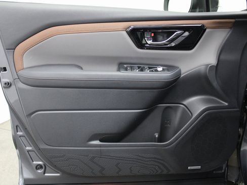 Used 2025 Subaru Forester Sport w/ Popular Package #1 image 9