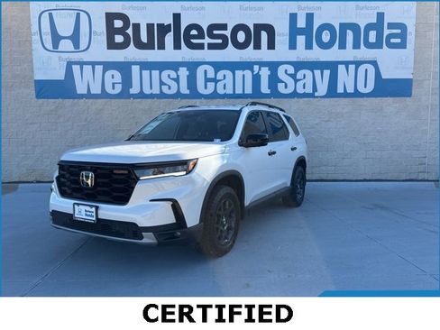 Used 2025 Honda Pilot TrailSport image 1