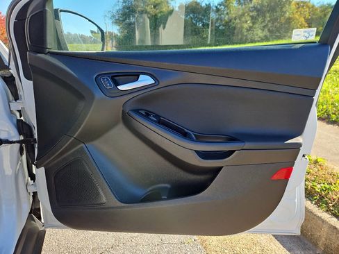 Used 2016 Ford Focus SE image 16