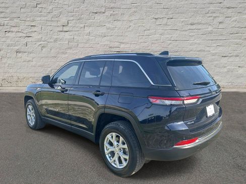 Used 2024 Jeep Grand Cherokee Limited AWD/4WD image 3