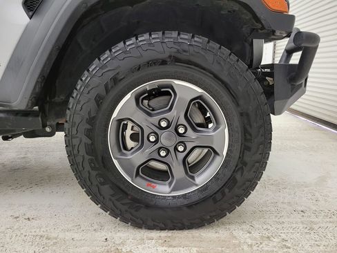 Used 2020 Jeep Gladiator Sport image 21