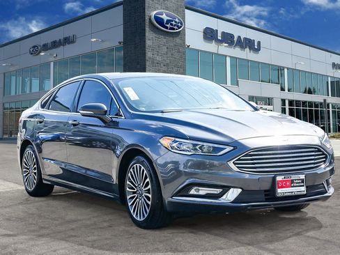 Used 2017 Ford Fusion SE w/ Fusion SE Technology Package FWD image 3