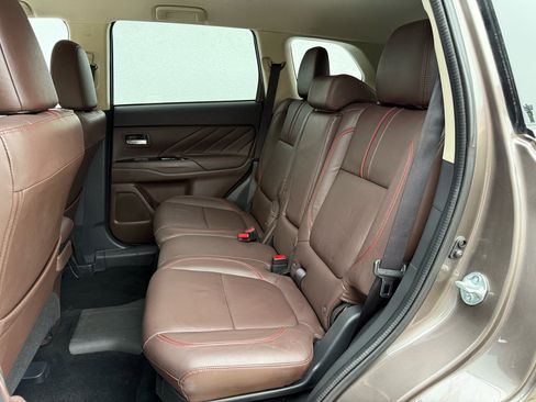 Used 2018 Mitsubishi Outlander SEL image 9