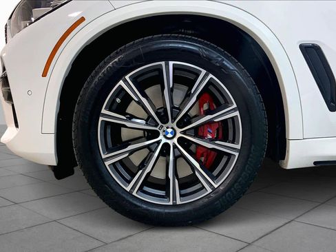 Used 2021 BMW X5 M50i image 11
