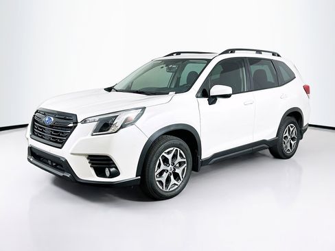 Used 2023 Subaru Forester Premium AWD/4WD image 3