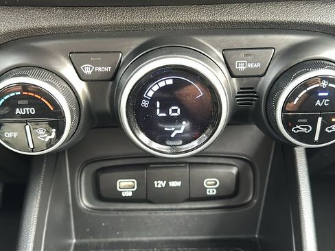 Used 2025 Hyundai Venue SEL FWD image 26