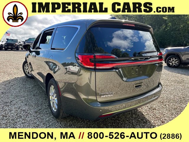 New 2027 Chrysler Pacifica Select FWD image 9