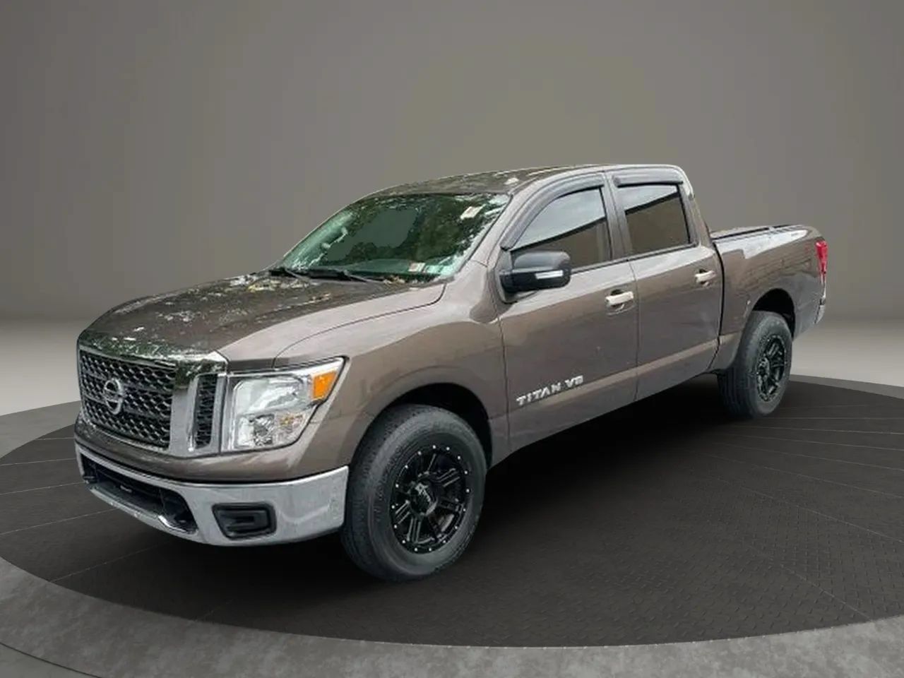 Used 2018 Nissan Titan SV AWD/4WD image 1