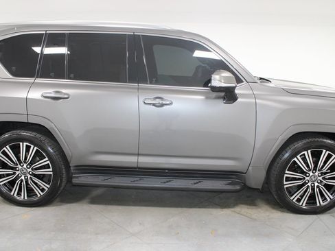 Used 2024 Lexus LX 600 4WD w/ Luxury Package image 11