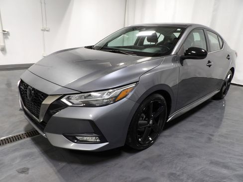 Used 2022 Nissan Sentra SR w/ Electronics Package FWD image 3