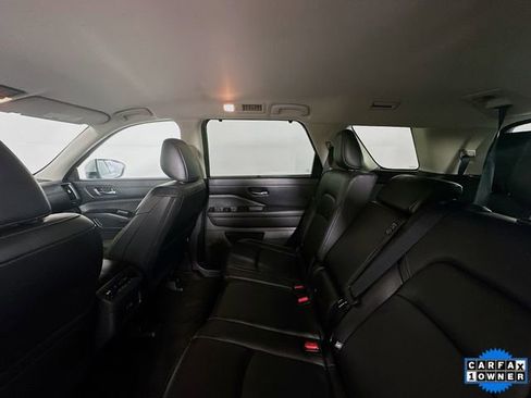 Used 2024 Nissan Pathfinder SL image 25