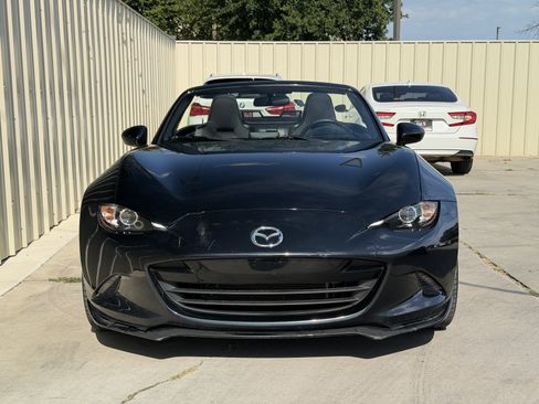 Used 2019 MAZDA MX-5 Miata Club RWD image 2