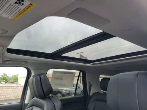 New 2026 Lincoln Navigator Reserve AWD/4WD image 11