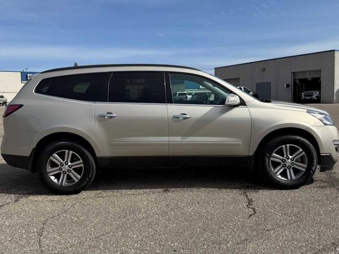 Used 2016 Chevrolet Traverse LT image 3
