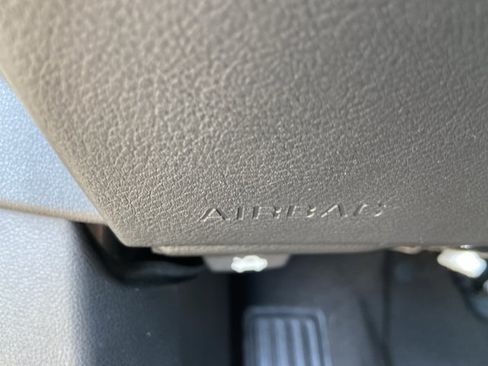 Used 2017 Cadillac XT5 Luxury w/ LPO, Wheel Lock Package FWD image 2
