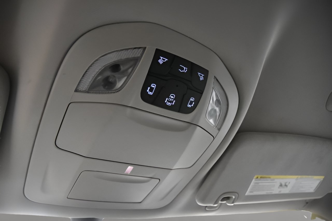 Used 2023 Chrysler Voyager LX FWD image 28