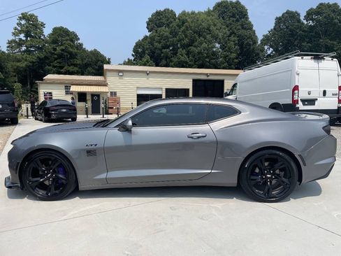 Used 2021 Chevrolet Camaro LT w/ Technology Package RWD image 4