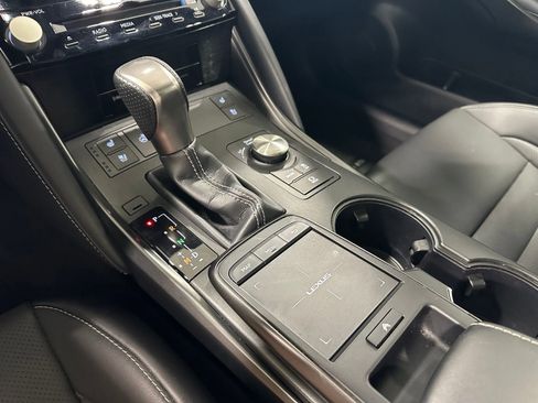 Used 2022 Lexus IS 350 F Sport w/ Dynamic Handling Package RWD image 33
